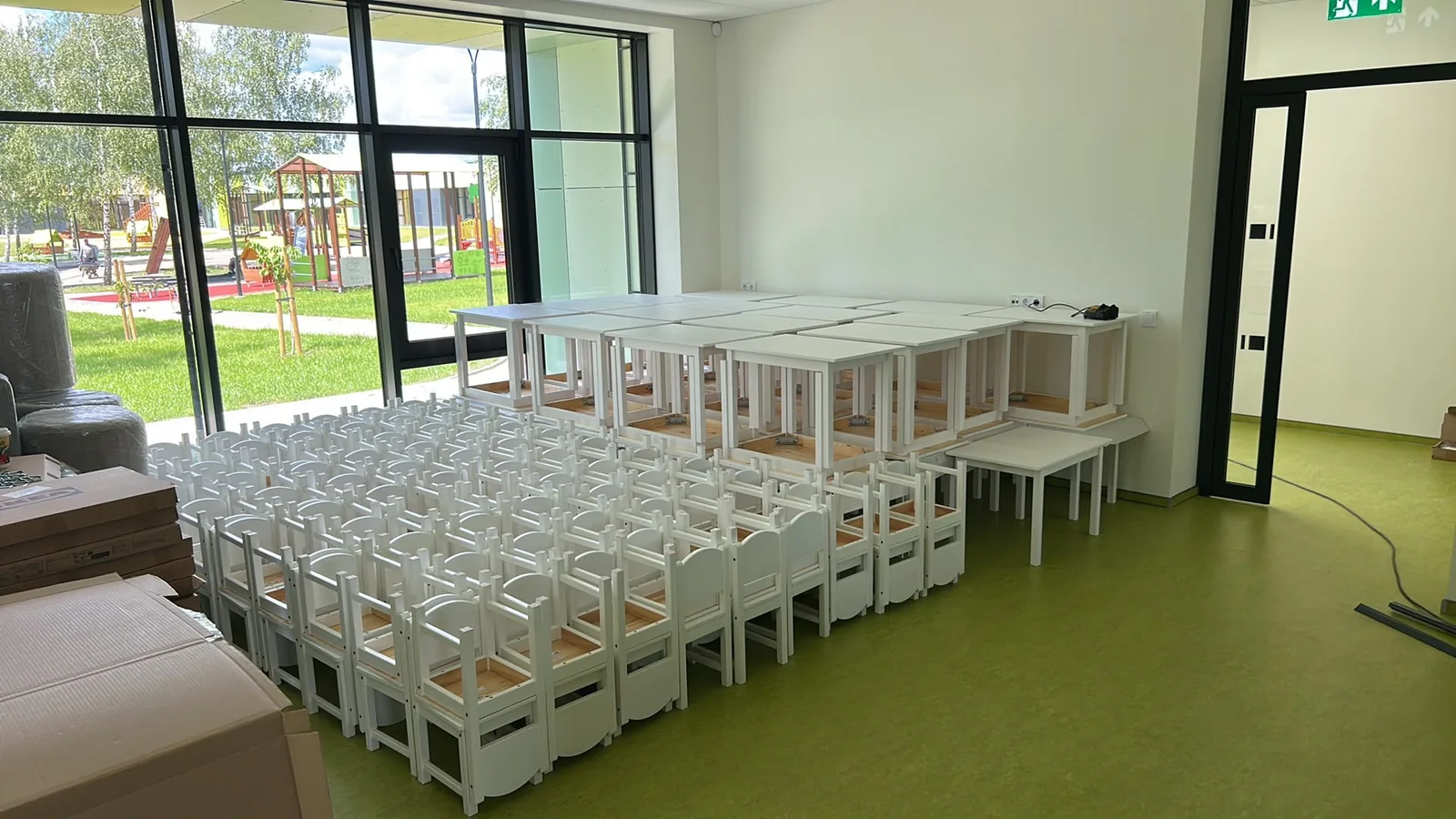 Kirobox surinkti vaikiški baldai ugdymo įstaigoje